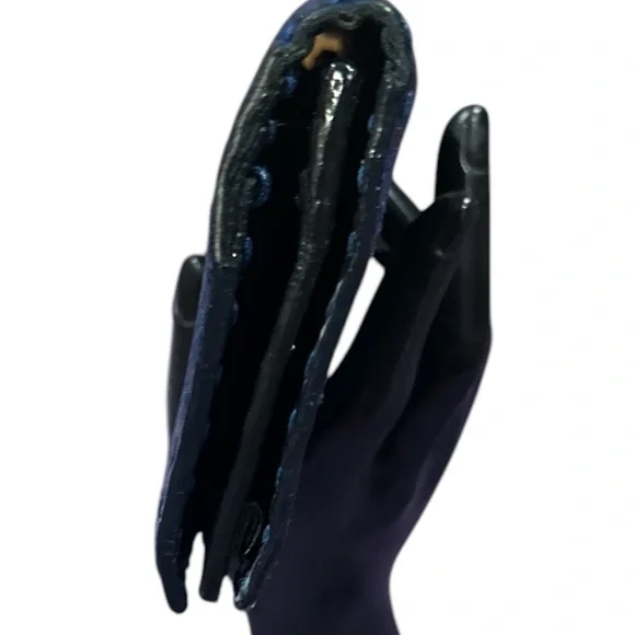 Fendi Blue Pebbled Leather Wallet with Elegant Design - Picture 5 of 11